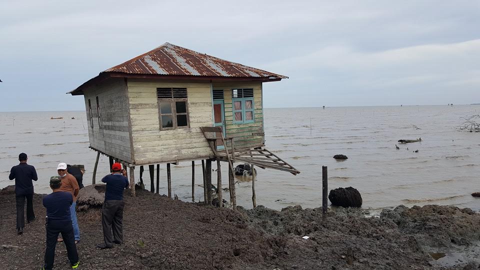Rumah Nelayan di Rohil nyaris hanyut akibat abrasi air laut